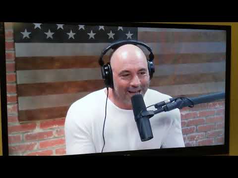 Ron Funches and Joe Rogan discuss the similarities between MMA and stand up comedy.
