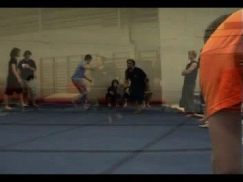 Tumbling : Frontflip - roundoff - backhandspring - layout