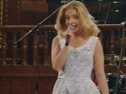 Nagy Natália - A bálteremben