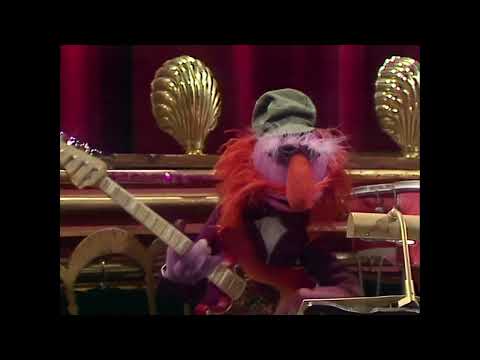 The Muppet Show - 524: Roger Moore - UK Spot: “How High the Moon” (1980)