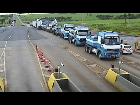 Carreta gigante com mais de 600 toneladas levando moinho chama atenção pelas rodovias de Goiás
