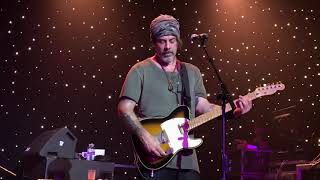 Richie Kotzen-Peace sign-monsters of rock cruise 2019