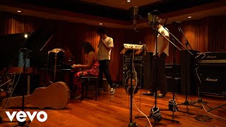 Esther Eden, Karrouhat - Calm Before The Storm