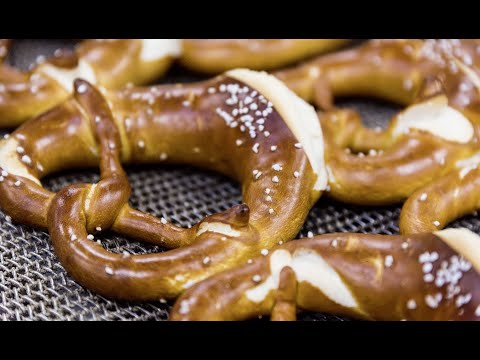 Automated twisting of pretzels