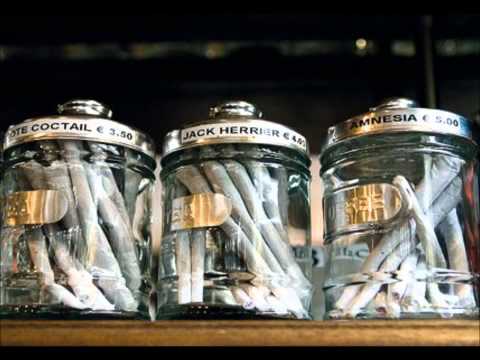 fume la weed comme un rasta