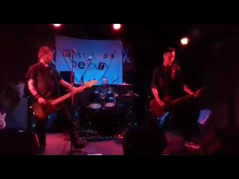 Bratislavské Dievčatá - Bratislavské Dievčatá - "Trochu veľa" live Banská Bystrica 30.9.