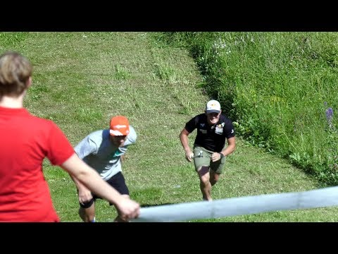 Olympiasieger Morgenstern und Wank klettern Hochfirstschanze in Neustadt hoch | baden.fm