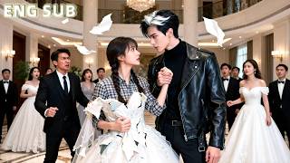 Herboren op haar verlovingsdag kiest ze de playboyprins in plaats van de erfgenaam!