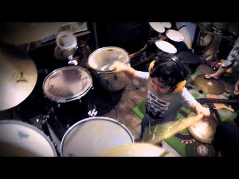 3 year old drummer Lee