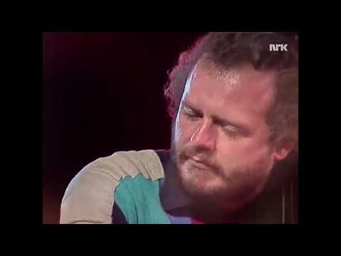 Amazing Bass solo by Niels-Henning Ørsted Pedersen with Stephane Grappelli and Marc Fosset.