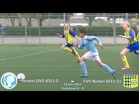 Kampioenswedstrijd van Hermes DVS JO11-5 tegen CVV Berkel JO11-11