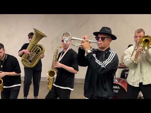 Hit The Road Jack / Seven nation army (cover MAD BRASS BAND)