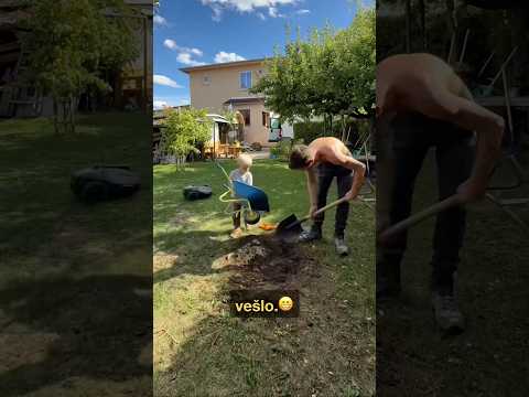 Tohle překvapení se málem nevešlo na zahradu…😅