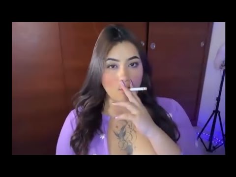 Mädchen, neuer Rauch, allein zu Hause, neuer Rauch und Zigarette, Kurzfilmstatus ll