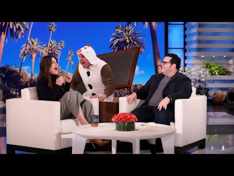 Idina Menzel Gets a Scare from Olaf