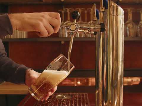 Gut, besser, richtig lecker - Berg Bier aus dem Offenausschank! Zapfen für den perfekten Schaum.