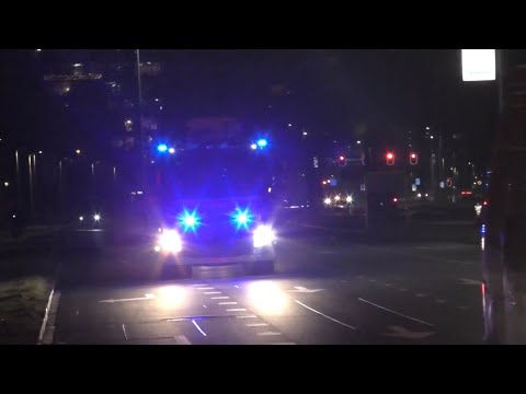 P1, Brandweer Leeuwarden [HW 02-6150] met spoed naar een woningbrand in Leeuwarden