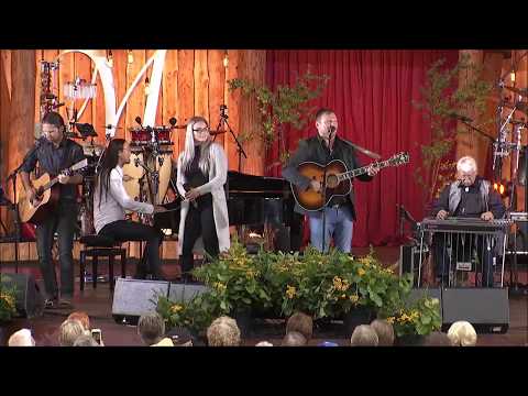 Hallur, Jessica Joensen og Torben Koch i Mariehaven Smile 1