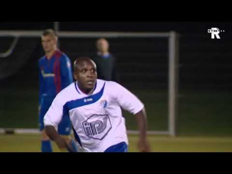 Gyan in shirt van Leonidas