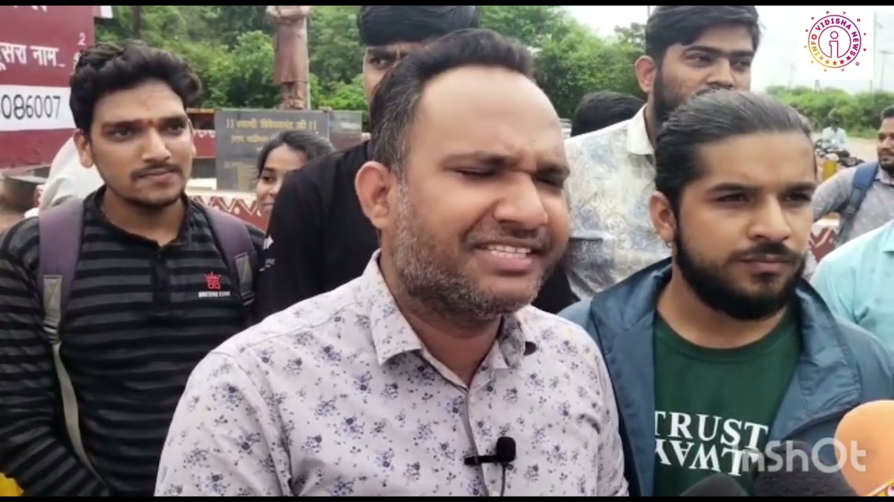 विदिशा पटवारी भर्ती परीक्षा में धांधली का आरोप,युवाओं में आक्रोश किया प्रदर्शन #vidisha