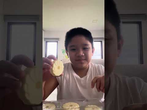 Trying White Chocolate Rounds from Marks&Spencer