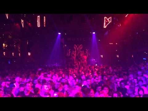 Leon plays 'Fabio Neural - Jasmine' @ Closing Music On Ibiza