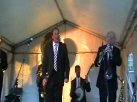 Mama's gone, good bye...............Rod Mason's Hot Five.........