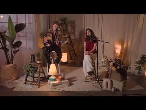 Andrea Bejar - Quien Tengo Que Ser (Performance Video)