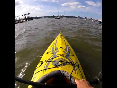 Kayaking from New York City (The Frying Pan bar) to New Jersey and back across the Hudson river