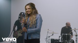 Carly Pearce Heart's Going Out Of Its Mind