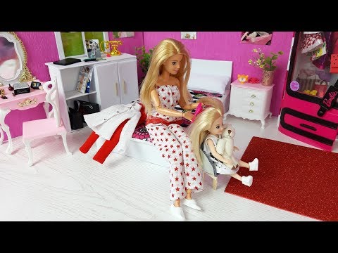 Barbie Doll Chelsea Morning Routine in a pink Barbie's Bedroom. Life in a Dream House.