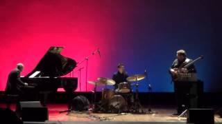 RADIOTRIO - Just a Gigolo