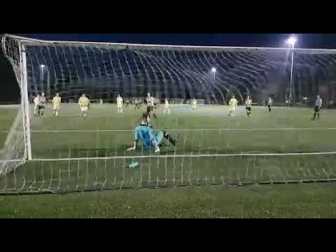 Geel-Wit - IJmuiden, strafschop Bob Schok