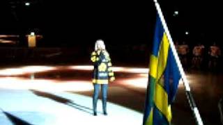 preview picture of video 'Magdalena Hettinger sjunger nationalsången i Skellefteå Kraft Arena'