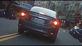 你是在開車還是在玩夢遊先生？（檢舉成功）