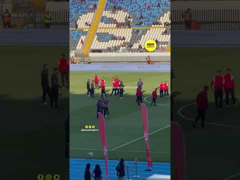 لاعبو الرجاء والوداد يتفقدون أرضية ملعب دونور