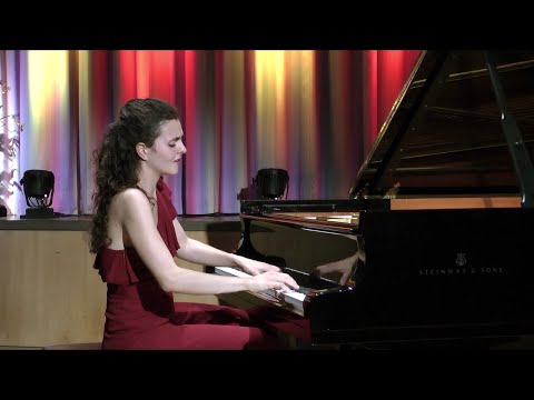 Béla Bartók: Romanian Folk Dances for Piano // Danae Dörken