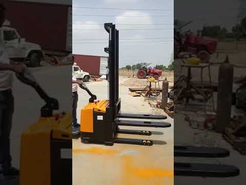 Fully Counterbalanced Battery Stacker