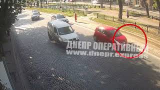 В центре Днепра неизвестный в упор выстрелил в голову водителю (видео)