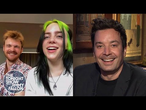Billie Eilish和FINNEAS分享他們是如何想到詹姆斯-邦德主題的。 (Billie Eilish and FINNEAS Share How They Came Up with the James Bond Theme)