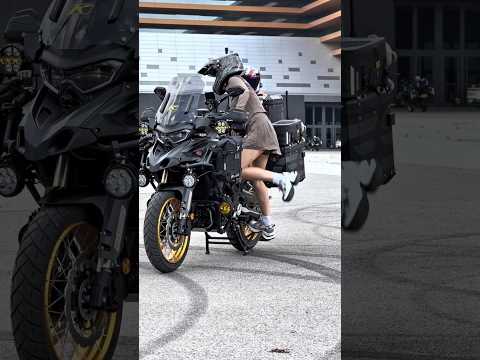 She Tried to Lift the Benelli TRK552X and This Happened! 😳🏍️ #benellitrk552x #advrider #motovlogger