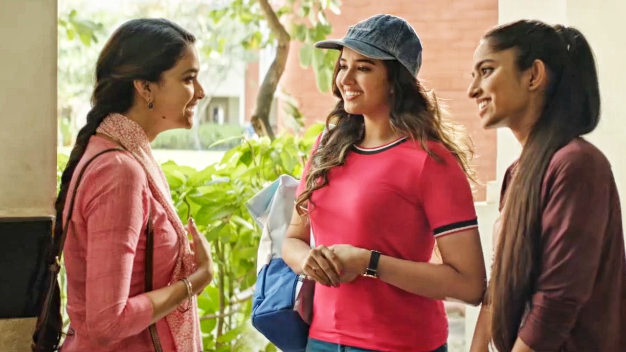 कीर्ति सुरेश के चेहरे पर दिख रहा है कि ये कॉलेज में इस?