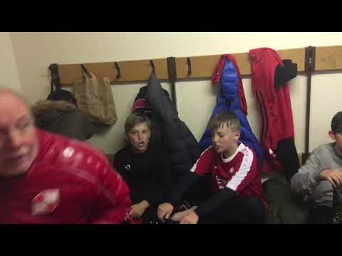 Trainers Begrüßung nach dem Sieg gegen Maccabi 4:1