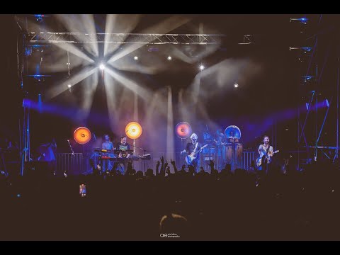 Omri Smadar feat. Berry Sakharof -  Ir Shel Kaitz | LIVE | עמרי סמדר מארח את ברי סחרוף - עיר של קיץ