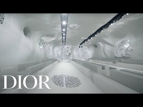 Spring-Summer 2018 Ready-to-Wear Show - Empty Space