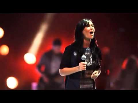 Beneath the Waters (Cubierto Por Las Aguas) Cornerstone / Hillsong Live
