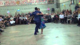 Roxana Suarez y Sebastian Achaval bailando la Milonga LA ESPUELA en la Milonga Del Moran