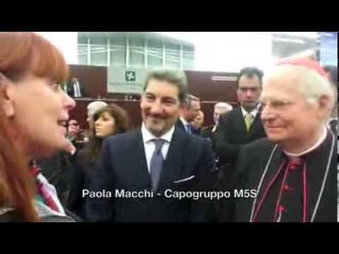 Paola Macchi del  M5S parla al Cardinal Scola