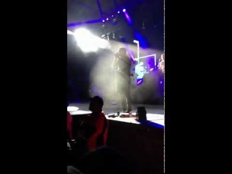 blink-182 (ft. Brooks Wackerman) Mini Drum Solo +Violence live Sidney Myer Music Bowl (27/02/13)