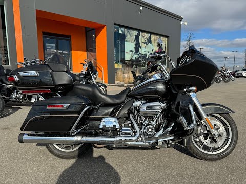 2017 Harley-Davidson<sup>®</sup> Road Glide<sup>®</sup> Ultra Black Quartz